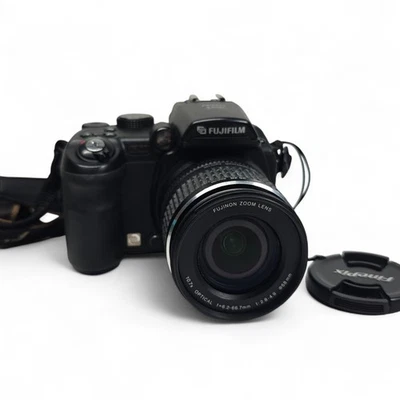 Fujifilm FinePix S9500 9MP Digital Camera SLR Style 28-300mm Zoom Lens - Image 1 of 4