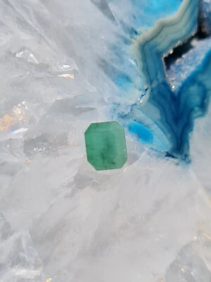 Wunderschöner Natürlicher Smaragd            (H04) - Bild 1 von 4