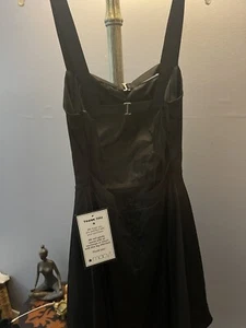 Woman’s clothings - Picture 1 of 6