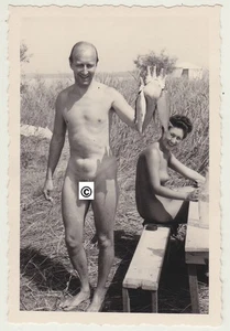 Original vintage años 40 hombre desnudo adorador del sol - Imagen 1 de 2