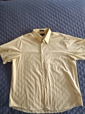 Men’s Haggar Dress Shirt 2x Yellow Short Sleeve - Image 1 of 4