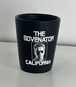 Shot Glass the Govenator Arnold Schwarzenegger Terminator California Black Glass - Foto 1 di 2