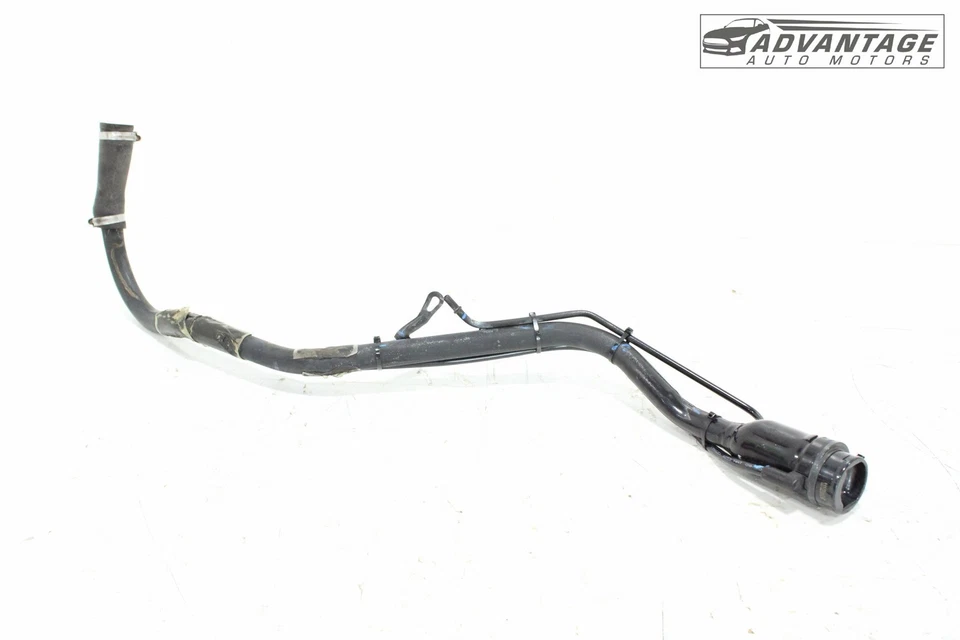 Chrysler 300 S 2011-2019 tanque de combustible trasero tanque de llenado cuello manguera tubo OEM Foto 1 de 4