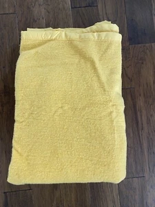 Vintage Satin Edge Blanket Sunny Yellow Twin Side 67.5” x 89” - Picture 1 of 3