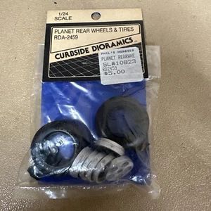 Ruedas y neumáticos traseros Planet Curbside Dioramics RDA2459 escala 1/24 - Imagen 1 de 4