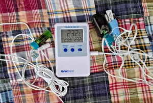 FISHER SCIENTIFIC Traceable Fridge/Freez Alarm Thermometer w/2 Bottles! - Picture 1 of 6