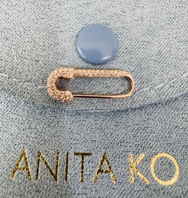 Pin de seguridad de diamantes de oro rosa de 18 quilates para pendientes individuales Anita Ko Foto 1 de 3