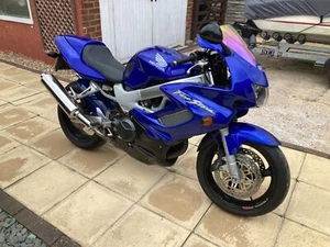 HONDA VTR 1000 FIRESTORM (2004) - Picture 1 of 24