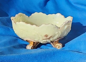 Northwood Chrysanthemum Sprig Custard Glass Gold Footed Bowl Louis XV circa 1898 - Picture 1 of 7
