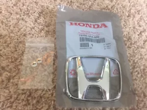 OEM Honda 01-03 Civic 4dr Sedan Front "H" Emblem & Retainer Clips 75700-S5A-000 - Picture 1 of 3