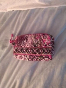 Vera Bradley Reißverschluss Kosmetik Make-up Tasche Kunststofffutter in Very Berry Paisley - Bild 1 von 2