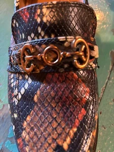 Mocasines Sam Edelman Circus 7,5 orejetas estampado de serpiente usados en excelente estado zapatos color fabuloso dorado broca de caballo - Imagen 1 de 10