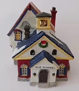 Vintage 1993 Lemax Caddington Christmas Village Porcelain OLDE SCHOOL - No Light - Picture 1 of 8