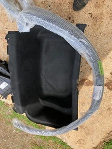 TESLA MODEL X REAR Right FENDER FLARE WHEEL MOLDING 2016-2020 1035291-00-G OEM - Picture 1 of 3