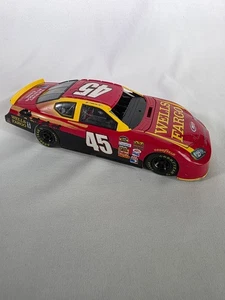 2006 Kyle Petty #45 Wells Fargo 1:24 Dodge Charger Motorsport Authentics NASCAR - Picture 1 of 10