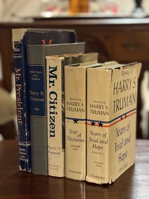 LOTE DE LIBROS FIRMADOS POR EL PRESIDENTE HARRY TRUMAN MEMORIAS DOCUMENTOS PÚBLICOS CIUDADANOS Foto 1 de 4