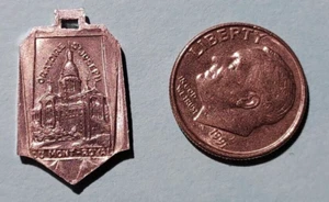ST JOSEPH DU MONT ROYAL VINTAGE  CANADIAN SILVER TONE ALUMINUM MEDAL #1 - Picture 1 of 2