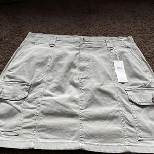 BNWT M&S Ladies Size 18L Soft Green Cargo Skirt With Stretch - Picture 1 of 14