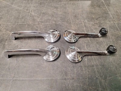 52 bielas y manijas de puerta originales Ford Mainline 1952 puerta Foto 1 de 4