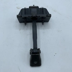 68630-05040 CERNIERA PORTA POSTERIORE ORIGINALE TOYOTA AVENSIS 2002-2009 GENUINE - Foto 1 di 3