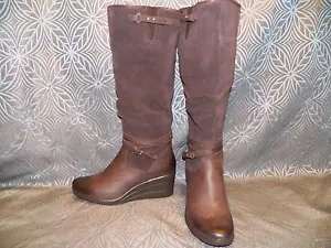 Neu UGG Lesley Stout braune wasserdichte Leder-Wildleder-Stiefel mit Keilabsatz - Bild 1 von 10