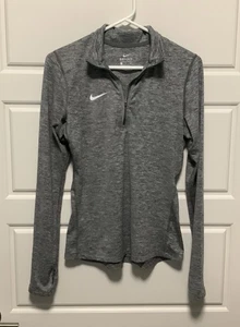 Nike Dri Fit graues Langarm 1/4-Reißverschluss sportliches Oberteil Damengröße SM - Bild 1 von 9