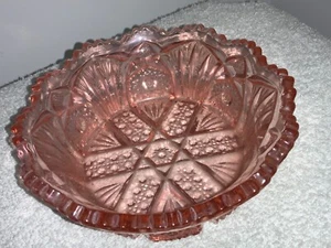 Vintage  Heavy  Glass small Dish/ Bowl Scalloped edges - Picture 1 of 6