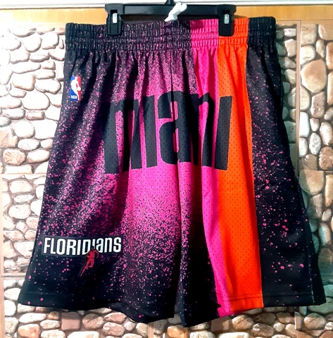 NBA Mitchell And Ness Miami Heat Floridians Re-Take Gradient Swingman Shorts L Cover