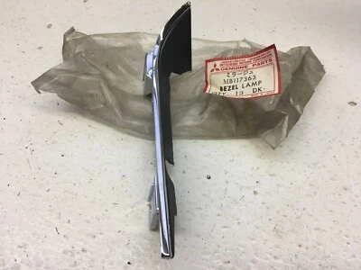 Mopar Mitsubishi Nuevo de Lote Antiguo 1974-76 Dodge Colt? Bisel faro derecho MB117363 Foto 1 de 4