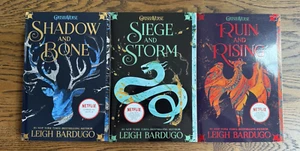Schatten und Knochen Trilogie - Menge 3 Bücher von Leigh Bardugo 1 2 3 Taschenbücher - Bild 1 von 4