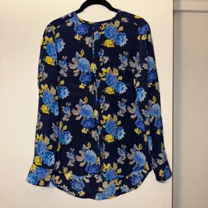 Equipment Femme Women’s Lynn Blue Floral Silk Blouse Size Small EUC - Picture 1 of 13