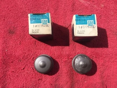 1961 - 72 Buick Chevy Olds Pontiac NOS Dust Cap Retainers in GM Boxes Pair — 第 1/4 张图片