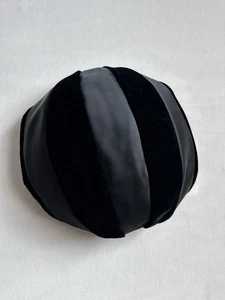 Vintage 1950s Lilly Dache Dachettes Black Satin Velvet Pillbox Hat Bow - Picture 1 of 11