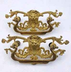 Antik Löwengesicht Fallbügelgriffe Schublade Schrankgriffe verziert alt Messing Paar  - Bild 1 von 13