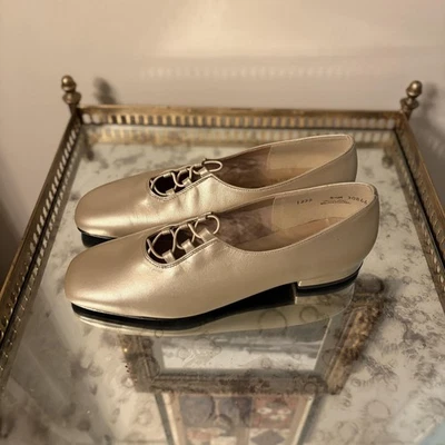 Magdesians Shoes Womens Size 8.5 Gold Leather Low Heel Pumps Made USA 1232 - Image 1 of 4