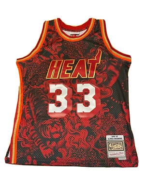 Camiseta Mitchell & Ness Alonzo Mourning Miami Heat CNY Swingman Roja Talla Mediana Foto 1 de 4