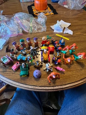 Lot #1  29 vintage 1980's premium toys Charlie Brown McDonalds  Wendy's etc - Image 1 of 4