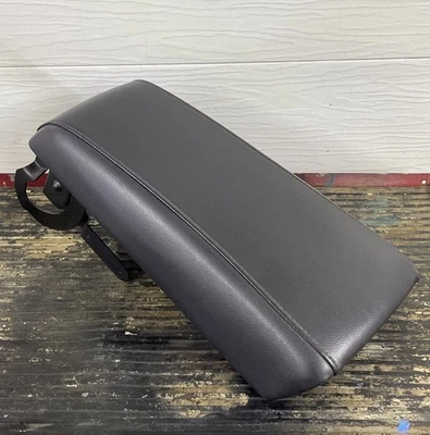 Крышка/подлокотник центральной консоли Ford Edge черная кожа красный шов 2011-2014 от оригинального производителя - Изображение 1 из 4