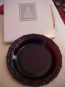 Plato Pastel Colección Cape Cod Rojo Avon Caja Original - Imagen 1 de 3