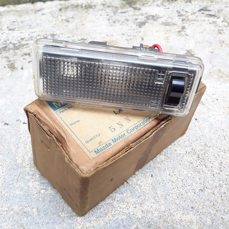 Luz domo interior sedán MAZDA 626 piezas genuinas nuevo en stock Japón Foto 1 de 3