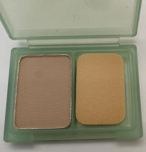 Clinique Superpowder Double Face Powder 02 Matte Beige 0.09 oz Travel Sponge - Picture 1 of 4