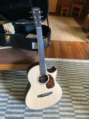 Guitarra Acústica Larrivee C03R Tommy Emmanuel Firma Palisandro Local mejor Foto 1 de 4