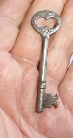 ANTIQUE VINTAGE CORBIN  NO. 9 IRON MORTISE LOCK SKELETON KEY Cover