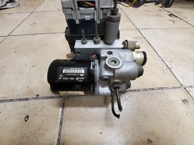JAGUAR XJ6 VANDEN PLAS ANTI SKID CONTROLLER ABS PUMP LNA2210AA  MNA5920AB - Image 1 of 4
