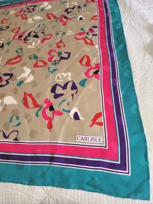 Bufanda cuadrada grande Carlisle 100 % seda 34 x 34 verde azulado, coral, púrpura, dorado usada en excelente estado Foto 1 de 2