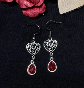Paar keltische Herz Ohrringe mit roter Träne Edelstein Mode Goth - Bild 1 von 4