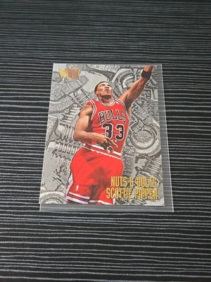 1995-96 Fleer Metal - Tuercas y pernos Scottie Pippen #216 Bonito Foto 1 de 4