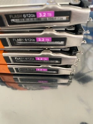 EMC UNITY D3F-2S12FXL-3200 D3-2S12FXL-3200 005051737  3.2TB SAS  Flash SSD - Image 1 of 2