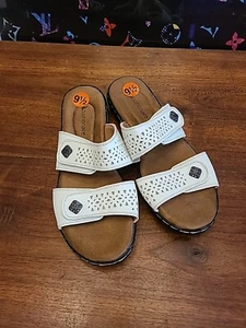 Clarks Sandals Women's Size 9 M White Leather Leisa Lakia Slide Summer - Picture 1 of 9