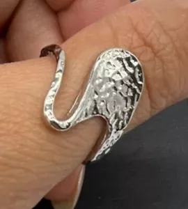 Klobiger gehämmerter Silberring, verstellbarer Ring, silberner Boho-Ring, klobiges Silber - Bild 1 von 4